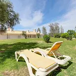 With 2 Bedrooms, 2m To The Armação de Pêra