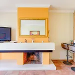 아파트 With 2 Bedrooms, 2m To The *