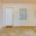With 2 Bedrooms, 2m To The