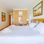 아파트 With 2 Bedrooms, 2m To The Armação de Pêra