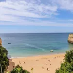 With 2 Bedrooms, 2m To The Armação de Pêra