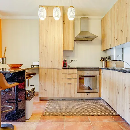 Apartamento With 2 Bedrooms, 2m To The *