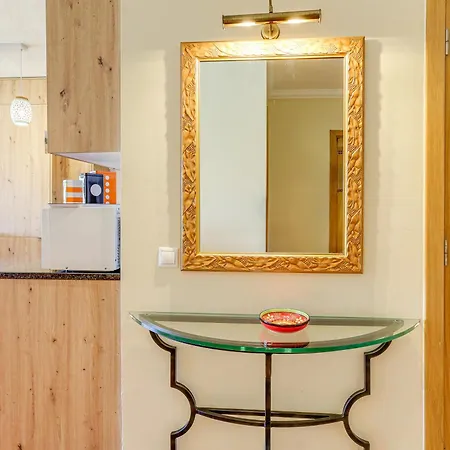 Apartamento With 2 Bedrooms, 2m To The *