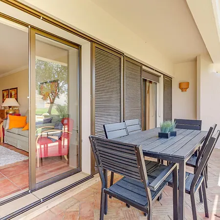 Apartamento With 2 Bedrooms, 2m To The *