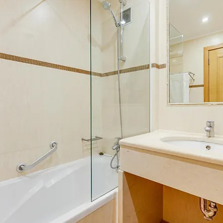 Apartamento With 2 Bedrooms, 2m To The