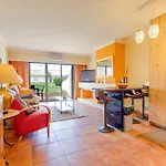With 2 Bedrooms, 2m To The