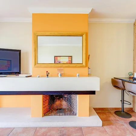 شقة With 2 Bedrooms, 2m To The *