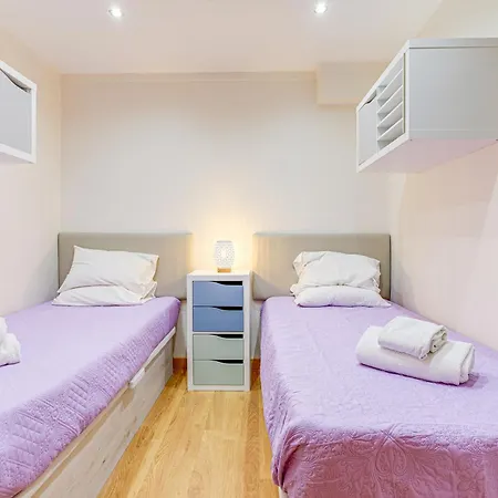 With 2 Bedrooms, 2m To The