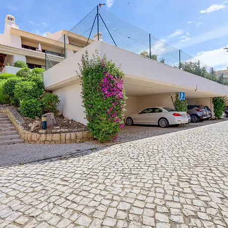 Apartment With 2 Bedrooms, 2m To The Armacao de Pera