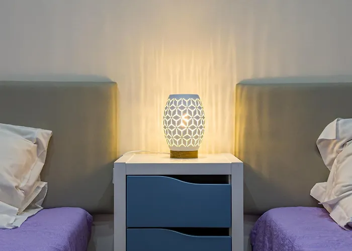 Διαμέρισμα With 2 Bedrooms, 2m To The