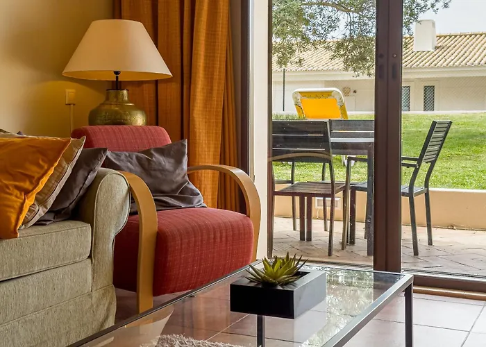 Διαμέρισμα With 2 Bedrooms, 2m To The *