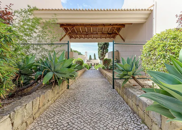 Διαμέρισμα With 2 Bedrooms, 2m To The