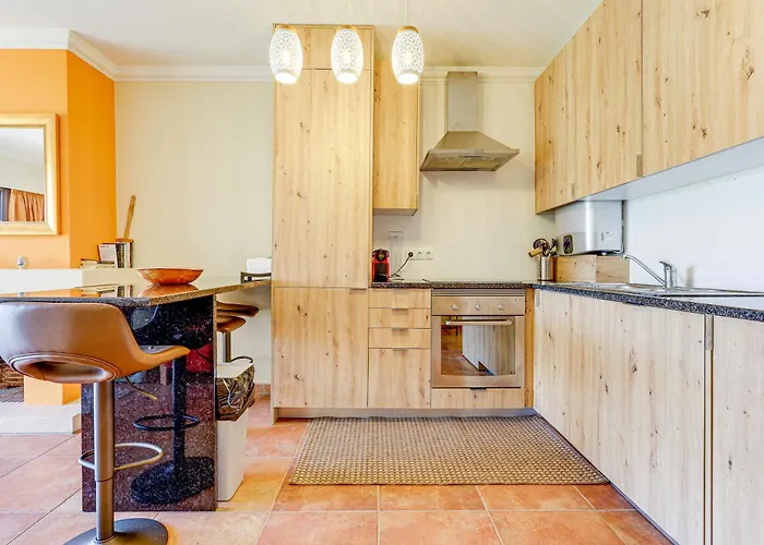 Διαμέρισμα With 2 Bedrooms, 2m To The *