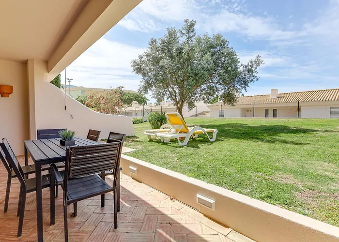 Διαμέρισμα With 2 Bedrooms, 2m To The Armação de Pêra