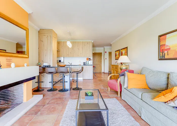 Διαμέρισμα With 2 Bedrooms, 2m To The