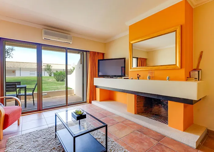 Διαμέρισμα With 2 Bedrooms, 2m To The *