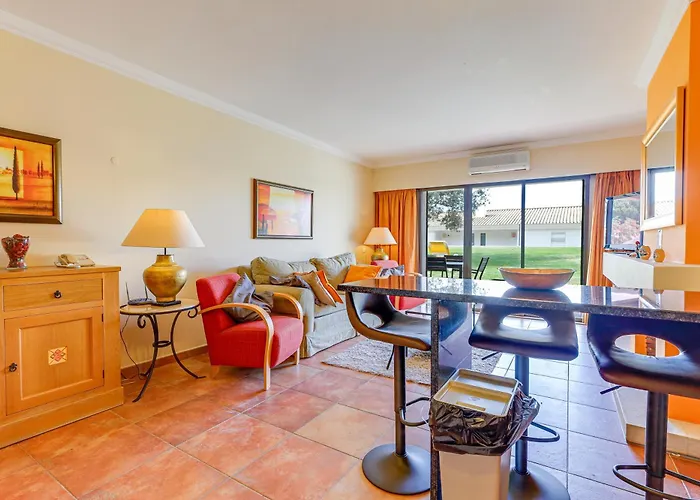 Διαμέρισμα With 2 Bedrooms, 2m To The