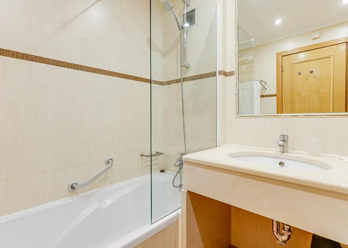 Διαμέρισμα With 2 Bedrooms, 2m To The