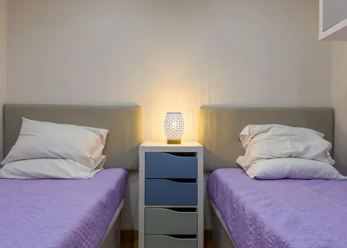 Διαμέρισμα With 2 Bedrooms, 2m To The *