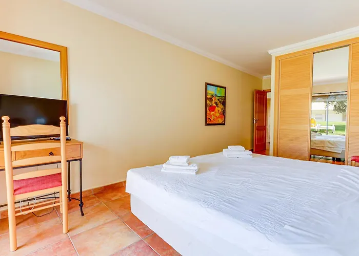 Διαμέρισμα With 2 Bedrooms, 2m To The