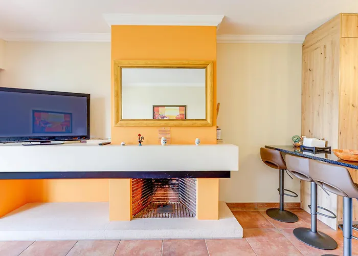 Διαμέρισμα With 2 Bedrooms, 2m To The *