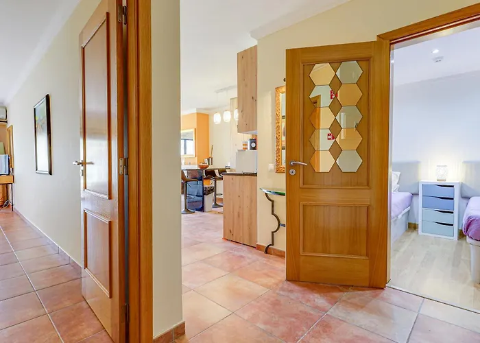 Διαμέρισμα With 2 Bedrooms, 2m To The Armação de Pêra