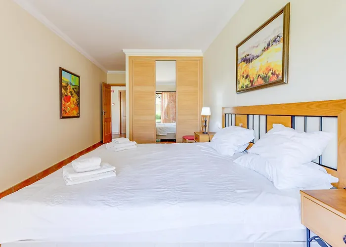 Διαμέρισμα With 2 Bedrooms, 2m To The Armação de Pêra