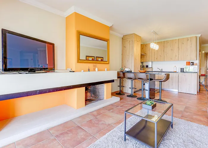 Διαμέρισμα With 2 Bedrooms, 2m To The
