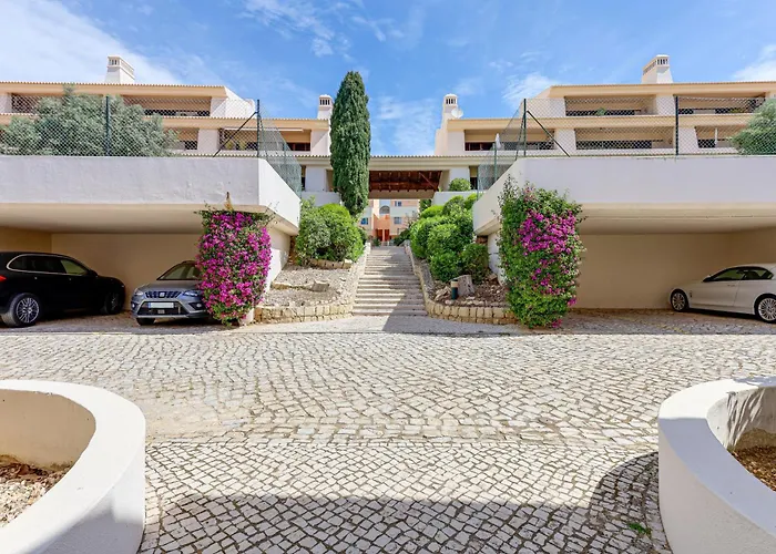 Διαμέρισμα With 2 Bedrooms, 2m To The