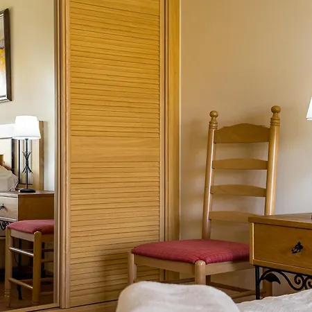 Apartamento With 2 Bedrooms, 2m To The Armação de Pêra