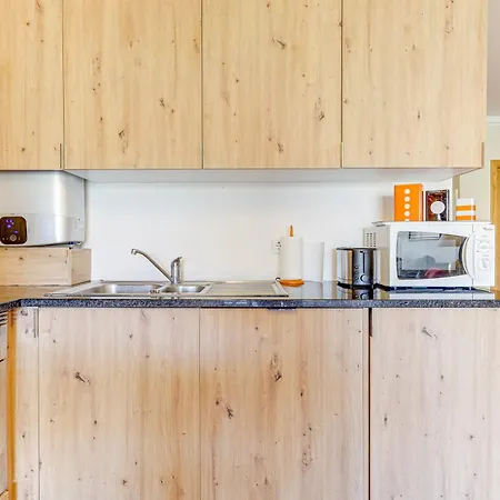 With 2 Bedrooms, 2m To The