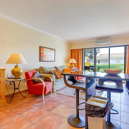 Apartamento With 2 Bedrooms, 2m To The