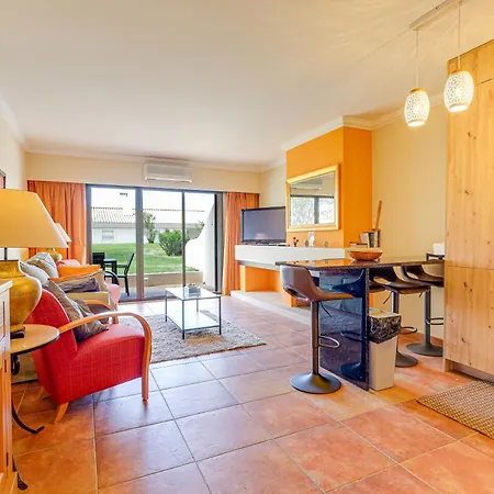 With 2 Bedrooms, 2m To The