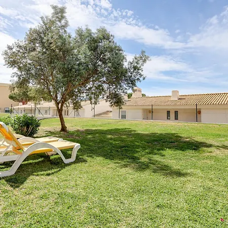 Apartamento With 2 Bedrooms, 2m To The *