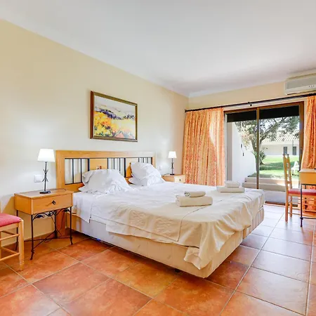 Apartamento With 2 Bedrooms, 2m To The