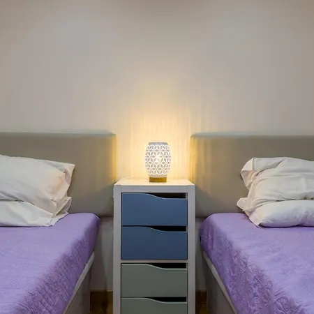 Apartamento With 2 Bedrooms, 2m To The *