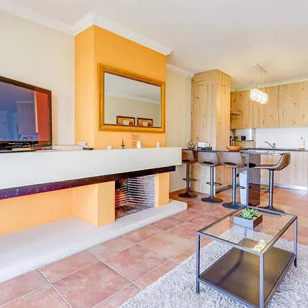 Apartamento With 2 Bedrooms, 2m To The